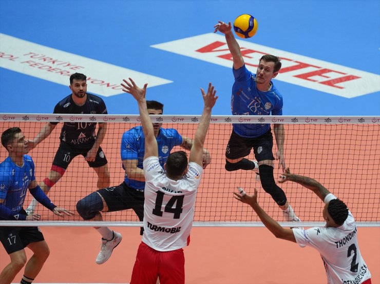 Voleybol: SMS Grup Efeler Ligi