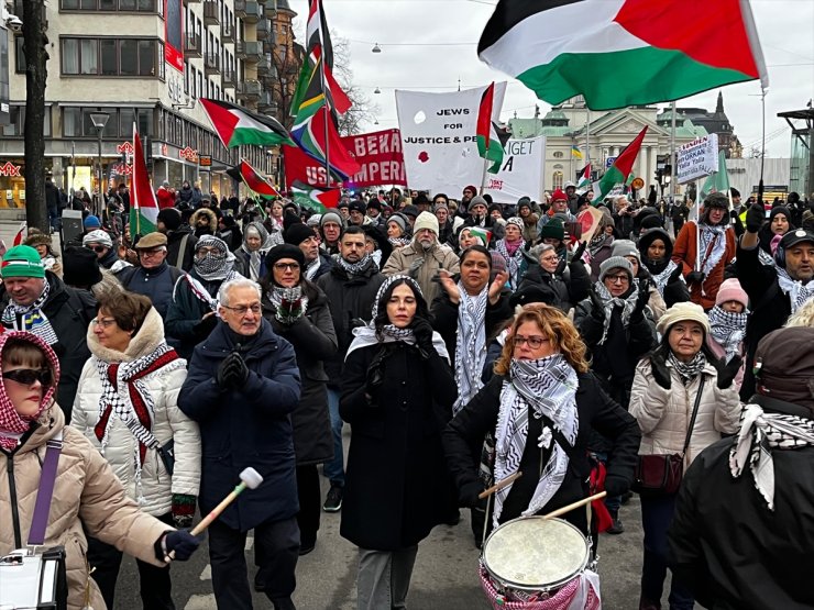 İsveç'te Filistin destekçileri, Trump'ın Filistinlileri yerinden etme planını protesto etti