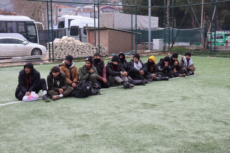 Kauçuk ham maddesi taşıyan tırın dorsesinde 24 düzensiz göçmen yakalandı