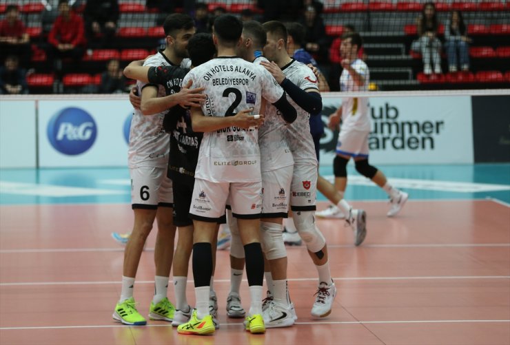 Voleybol: SMS Grup Efeler Ligi