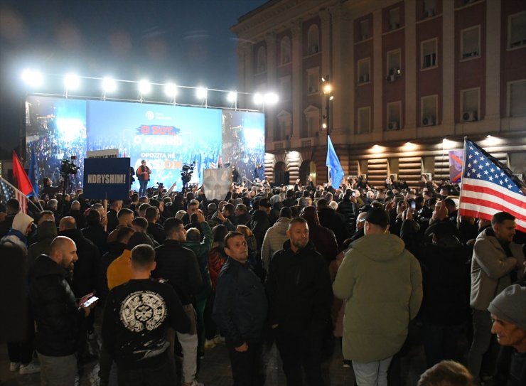 Arnavutluk'ta hükümet karşıtı gösteri düzenlendi