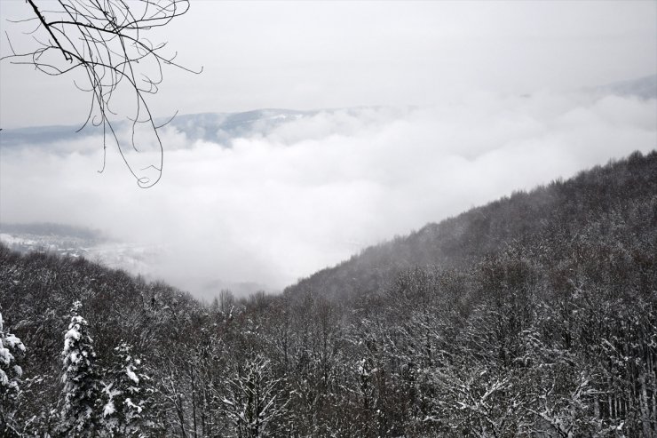 Bolu Dağı'nın etekleri sisle kaplandı