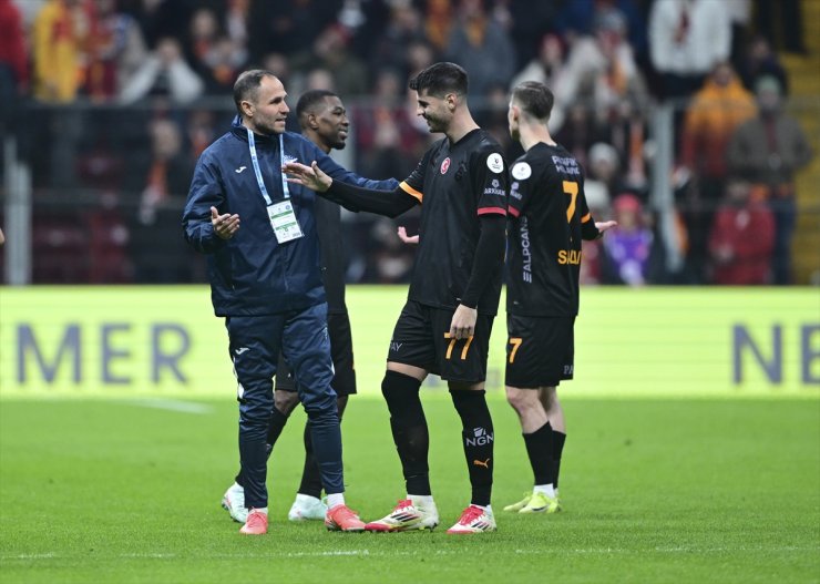 Adana Demirspor, Galatasaray maçında sahadan çekildi