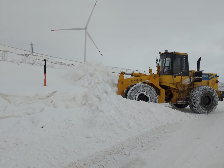 Kayseri'de kar nedeniyle kapanan 107 mahalle yolu ulaşıma açıldı