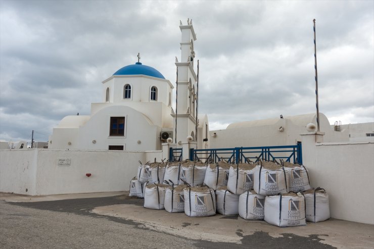 Santorini'deki depremler, halk ve turistler arasında paniğe yol açtı