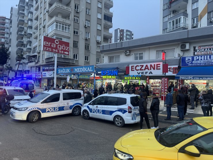 Adana'da bir iş yerinde 3 kişi silahla vurularak öldürüldü