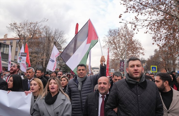 CHP, Ankara'da "Beşevler'den Anıtpark'a Trump'a Karşı Filistin'e Destek Yürüyüşü" düzenledi