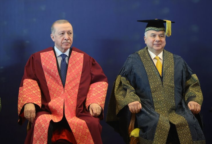 Cumhurbaşkanı Erdoğan'a, Perak Sultanı Nazrin Şah tarafından fahri doktora beratı tevdi edildi