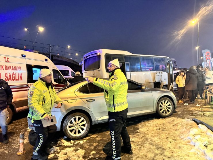 Kayseri'de 6 aracın karıştığı zincirleme trafik kazasında 7 kişi yaralandı