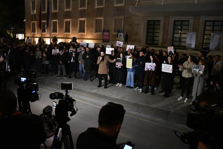Arnavutluk'ta Başbakan Edi Rama'nın istifası talebiyle gösteri düzenlendi