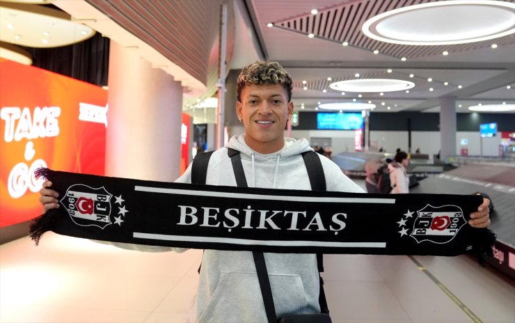 Beşiktaş'ın prensipte anlaştığı Kolombiyalı futbolcu Elan Ricardo, İstanbul'a geldi