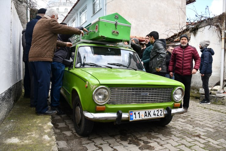 Bilecik'te tabutunun "Murat 124" ile taşınmasını vasiyet eden kişinin isteği yerine getirildi