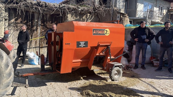 Burdur'da yem karma makinesine düşen kişi öldü