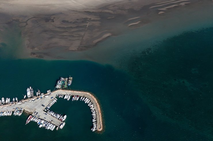 Didim ve Çeşme'de deniz yaklaşık 300 metre çekildi
