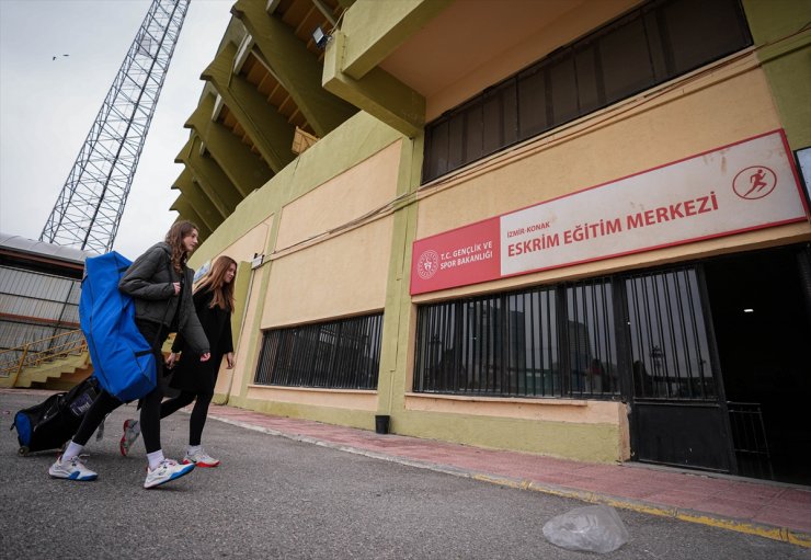 Dünya Kupası'nda altın madalya kazanan genç milli eskrimcilerin hedefi Avrupa şampiyonluğu
