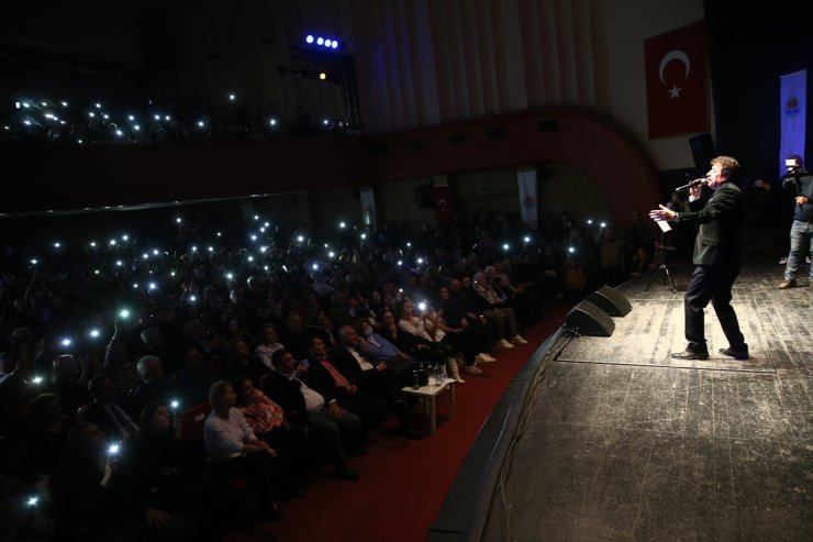 Ferdi Tayfur'un şarkıları Adana'da seslendirildi