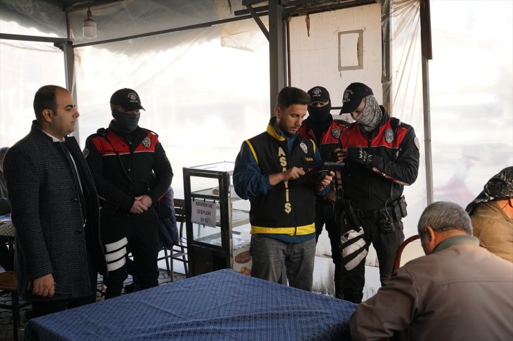 İzmir'de polis asayiş ve trafik uygulaması yaptı