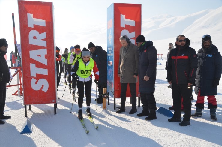 Kayaklı Koşu 1. Etap Yarışları, Hakkari'de başladı