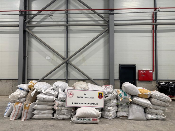 Sakarya'da 2 tırda 3,5 ton kıyılmış tütün ele geçirildi
