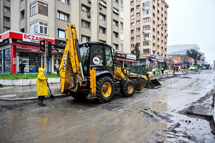 Ataşehir'de kanalizasyon çalışması sonrası geciken asfaltlama esnafı mağdur etti