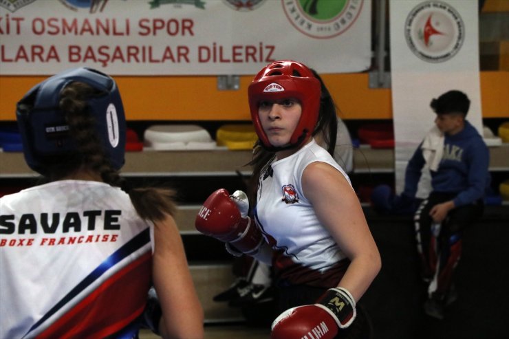 Babasının adıyla düzenlenen Türkiye Savate Şampiyonası'nda altın madalya kazandı
