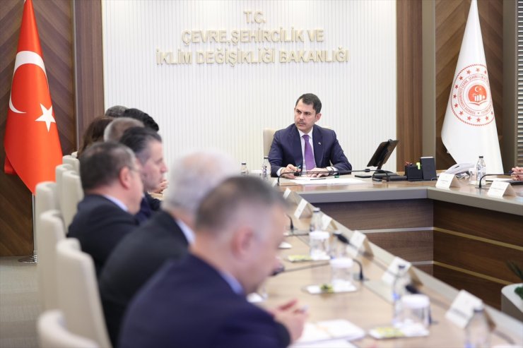 Bakan Kurum, CHP'li milletvekilleri ve belediye başkanlarıyla görüştü