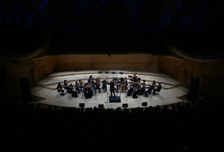 Alman keman sanatçısı Kirill Troussov Ankara'da konser verdi