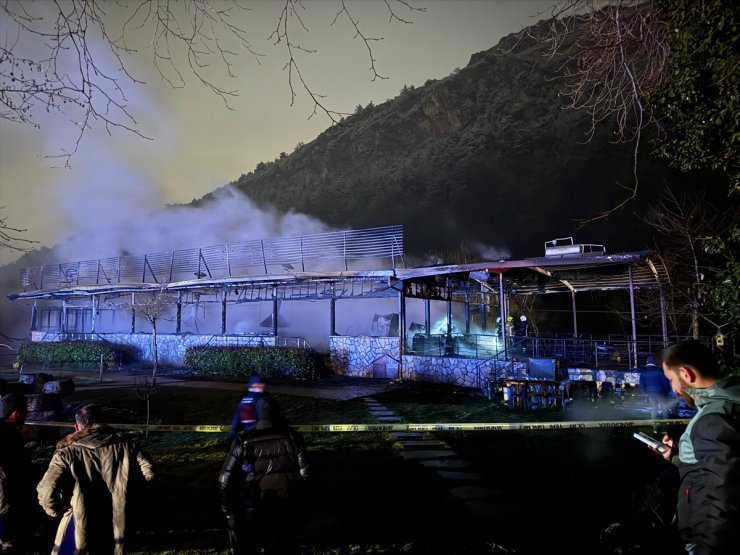 Bursa'da restoran yangında kullanılamaz hale geldi