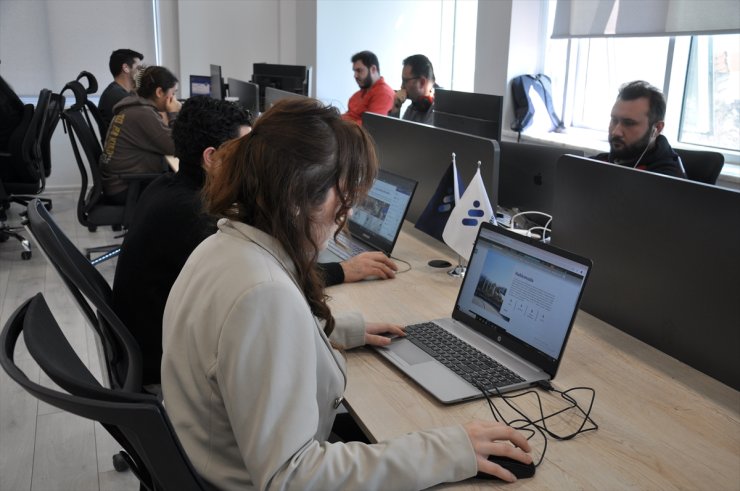 Eskişehir'de akademisyenin geliştirdiği uygulama, engellilerin interneti kullanmasını kolaylaştırıyor
