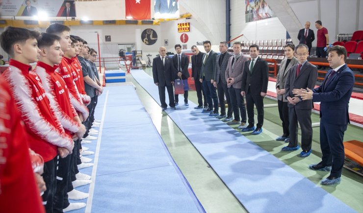 Japon diplomat Iwasa, Bolu'da milli cimnastikçileri ziyaret etti