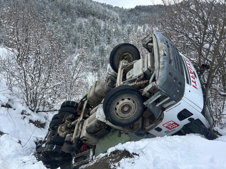 Kastamonu'da çıkan yangında 2 ev, ahır ve traktör kullanılamaz hale geldi
