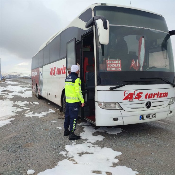 Yozgat'ta yolcu otobüsleri sivil jandarma ekiplerince denetlendi