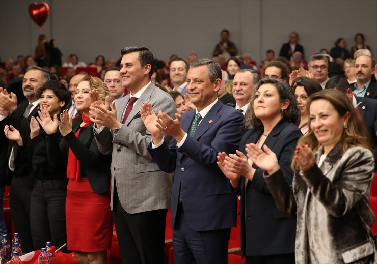 CHP Genel Başkanı Özel, Manisa'da senfoni orkestrası konserine katıldı