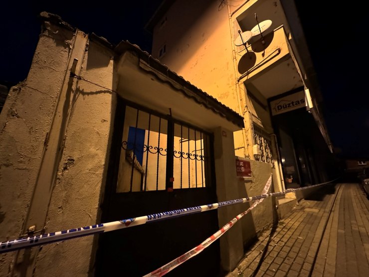 Üsküdar'da toprak kayması nedeniyle 2 bina tahliye edildi