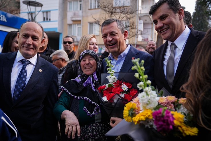 CHP Genel Başkanı Özel, Manisa'da ziyaretlerde bulundu: