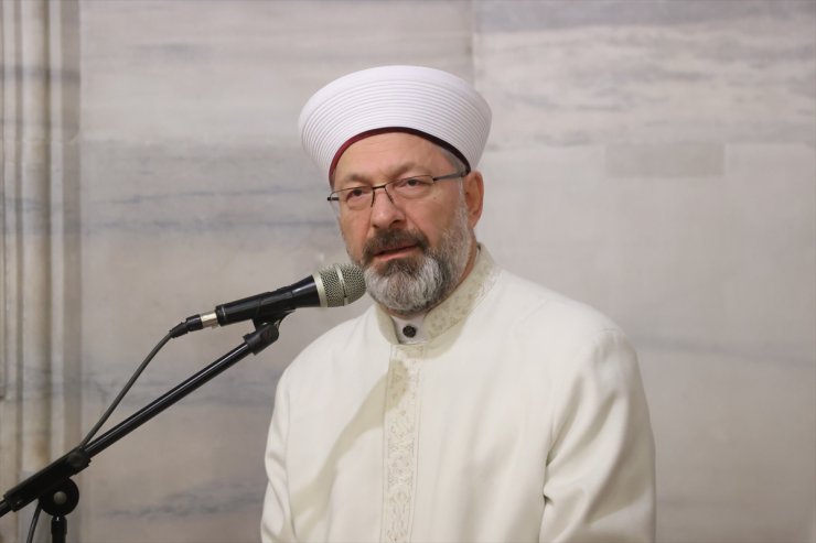 Diyanet İşleri Başkanı Erbaş, İstanbul'da hatmi şerif programına katıldı