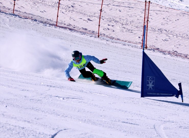 Erzincan Ergan Dağı'nda "Snowboard 2. Etap Kutlu Dumlu Yarışları" başladı