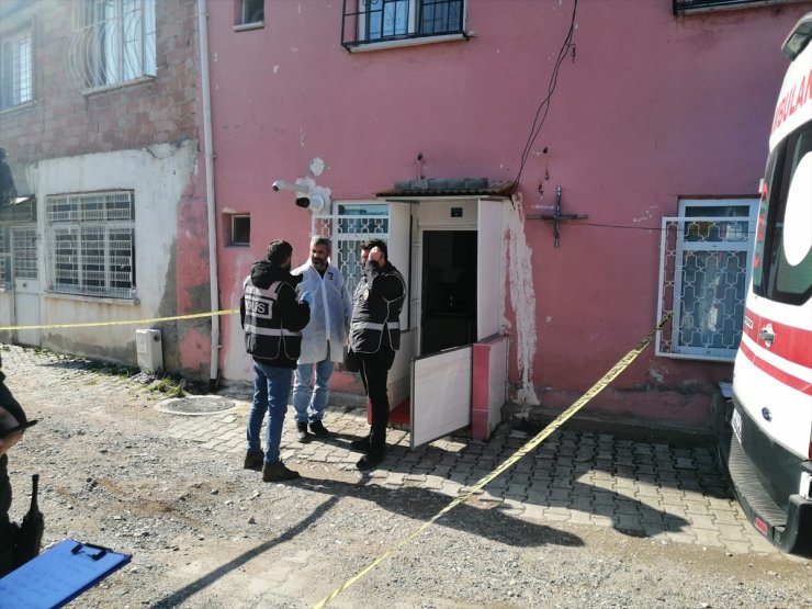 Tokat'ta bir kişi, tartıştığı oğlunu keserle öldürdü