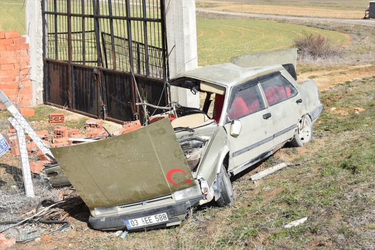 Afyonkarahisar'da otomobilin direğe çarpması sonucu 1 kişi öldü, 6 kişi yaralandı