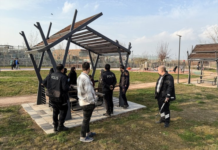 Bursa'da kavgaya müdahale eden güvenlik görevlisi döner bıçağıyla yaralandı