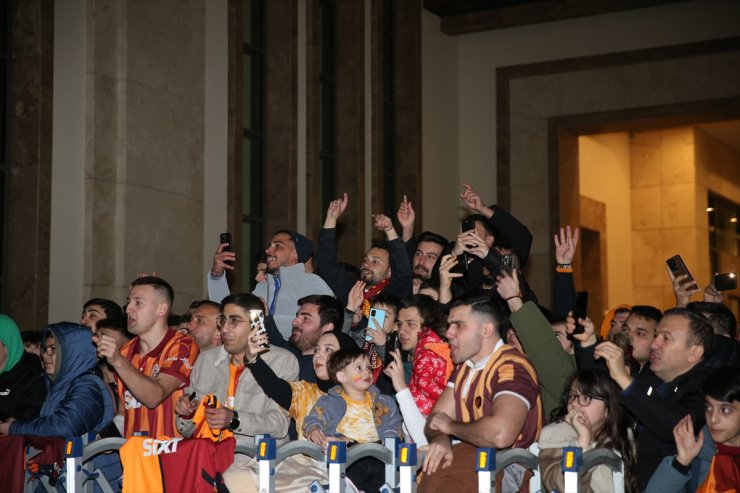 Galatasaray kafilesi, Rize'ye geldi