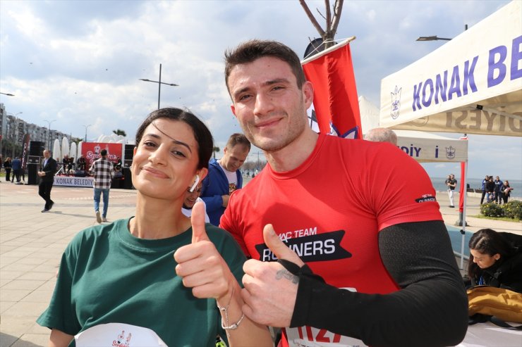 İzmir'de "Sevdiğine Koş" etkinliği düzenlendi