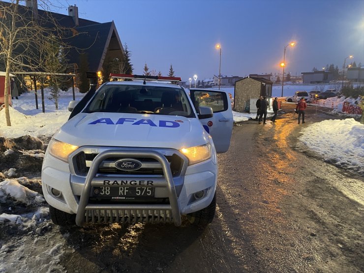 Kayseri'de dağda mahsur kalan 4 kişiyi AFAD ekipleri kurtardı