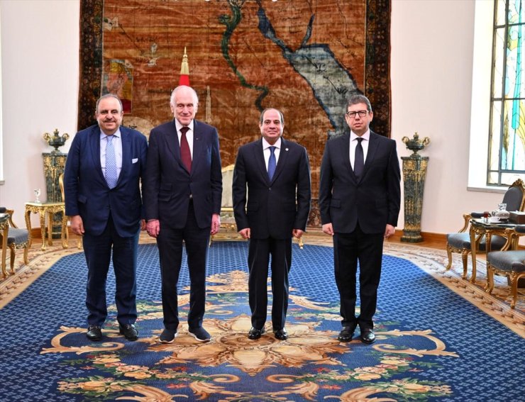 Mısır Cumhurbaşkanı: Filistinlileri yerinden etmeden Gazze Şeridi'nin imarı için "kapsamlı bir plan" hazırlıyoruz