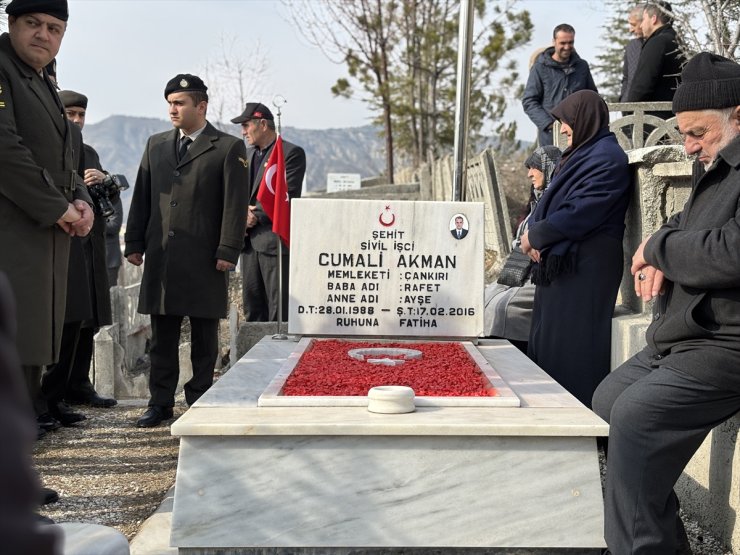 Ankara'daki terör saldırısında şehit olan Cumali Akman kabri başında anıldı
