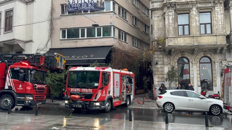 Beyoğlu'nda restoranda çıkan yangın söndürüldü