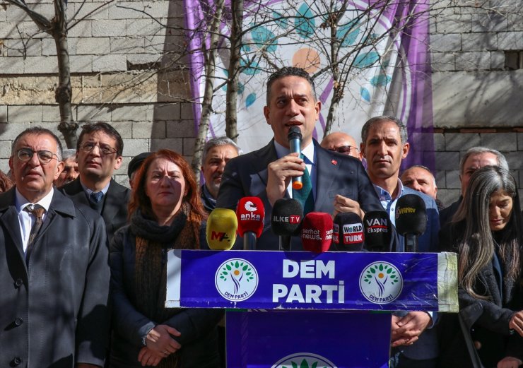 CHP heyeti, Van'da DEM Parti İl Başkanlığını ziyaret etti