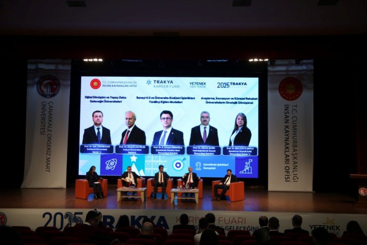 Rektörler, Trakya Kariyer Fuarı'nda dijital dönüşümün ve yapay zekanın önemini anlattı