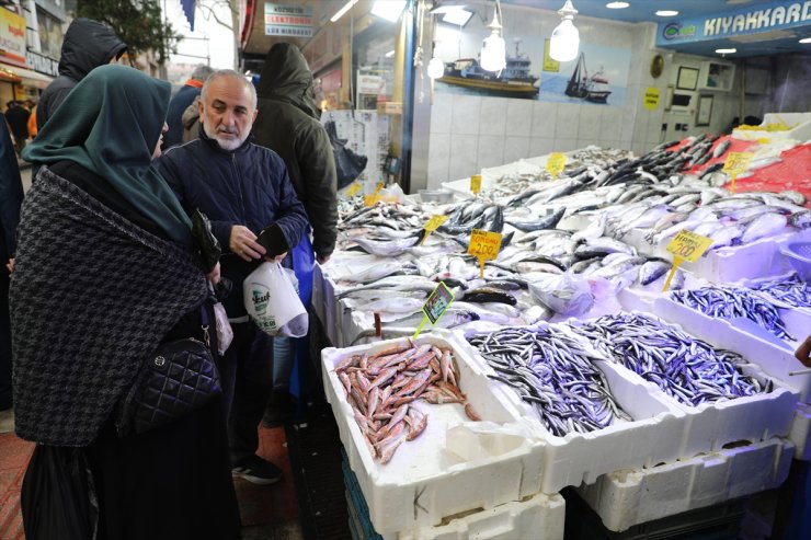 Samsun'da hamsinin kilogramı 130 ila 200 lira arasında satılıyor