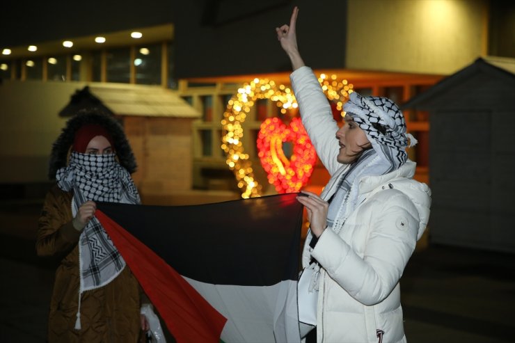 Bosna Hersek'e maç için gelen İsrail Kadın Buz Hokeyi Milli Takımı'na protesto